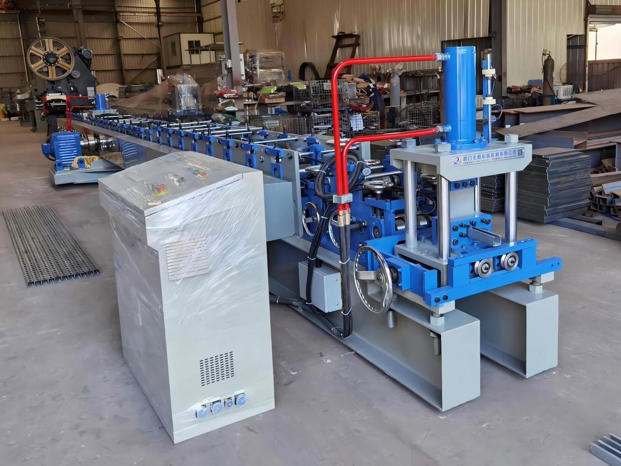 カタール向けソーラーブラケットロール成形機